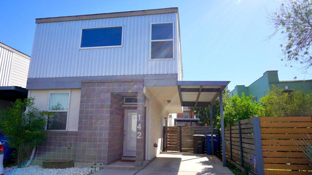 Family-sized In A Closed Community * San Antonio